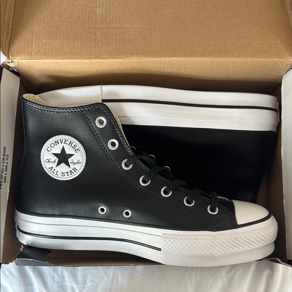 Converse Chuck Taylor All Star Leather Platform